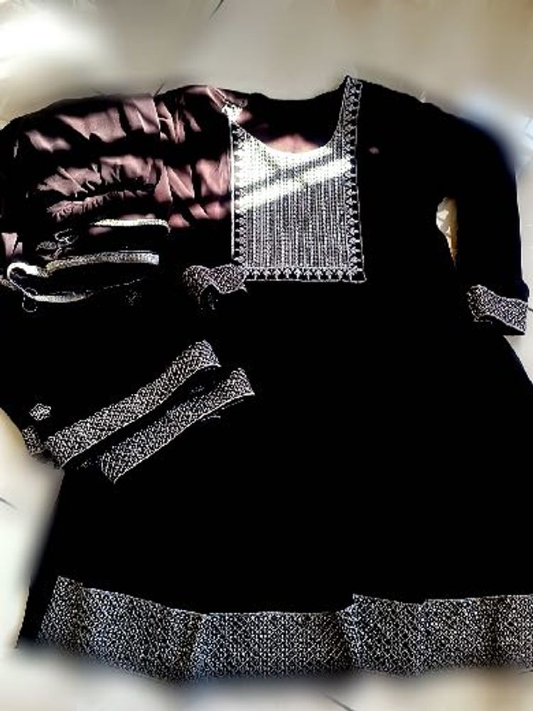 Elegant Black Embroidered Kurta Set