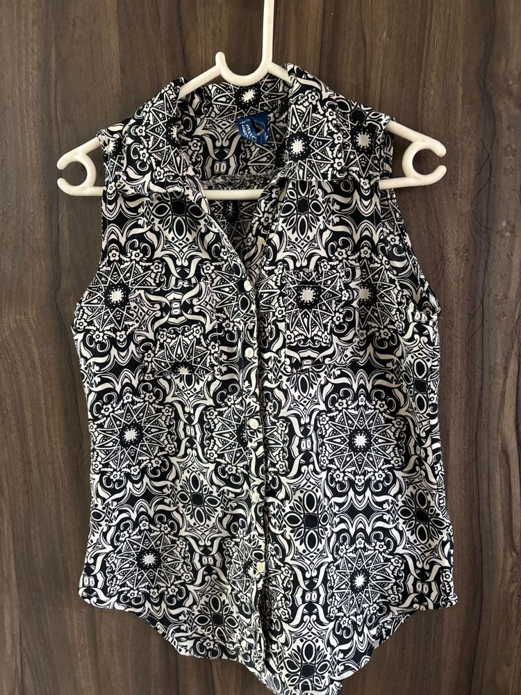 Black &amp; White Patterned Sleeveless Top Shirt
