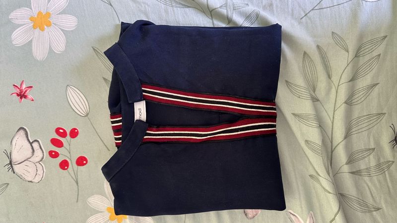 blue shirt type top