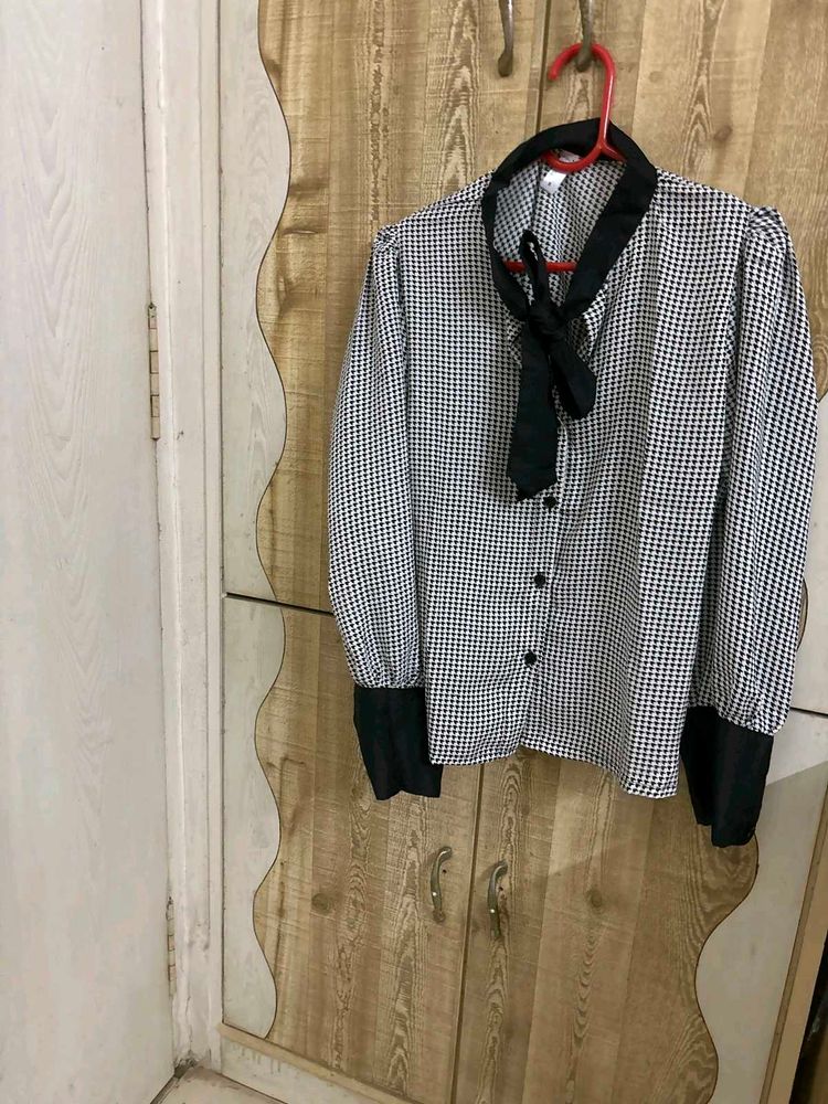 Chic Black &amp; White Blouse
