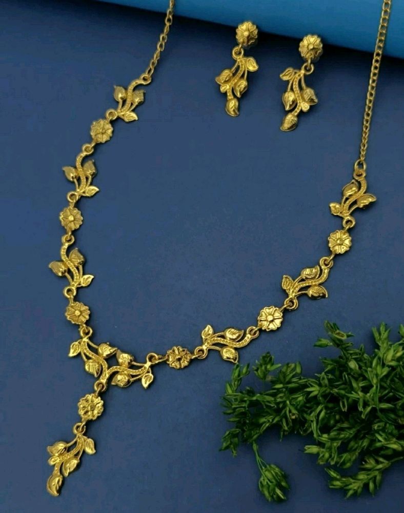 Golden Jewellery Set For Womens