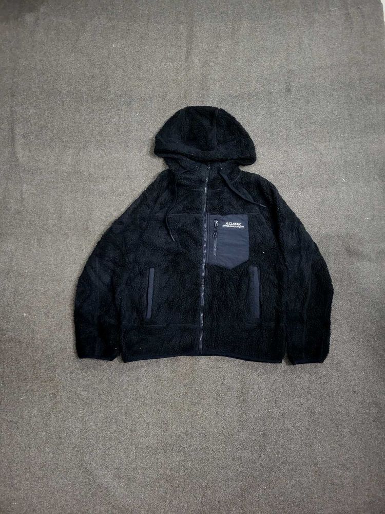 A.Classic Black Fleece Jacket