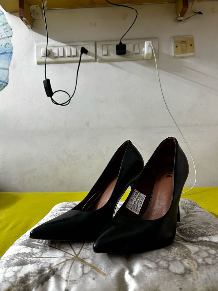 SALE 🔥 Black Pumps