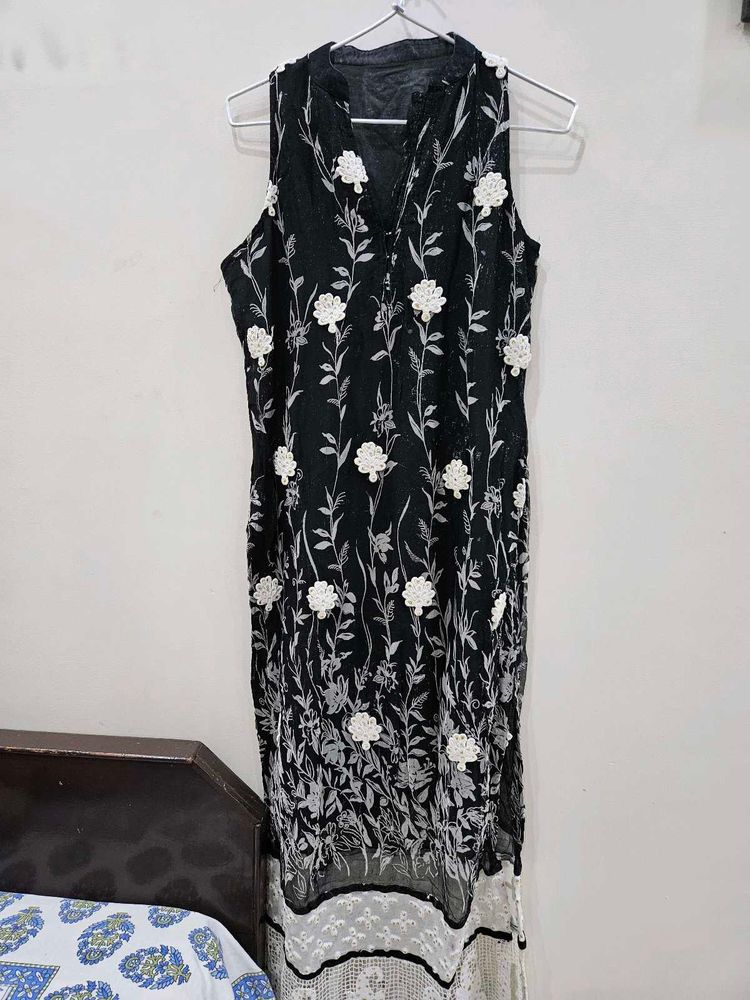 Beautiful Black And White Kurti