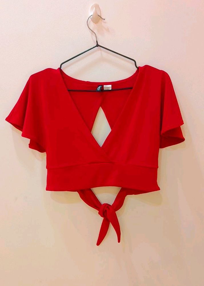 knotted flowy crop-top