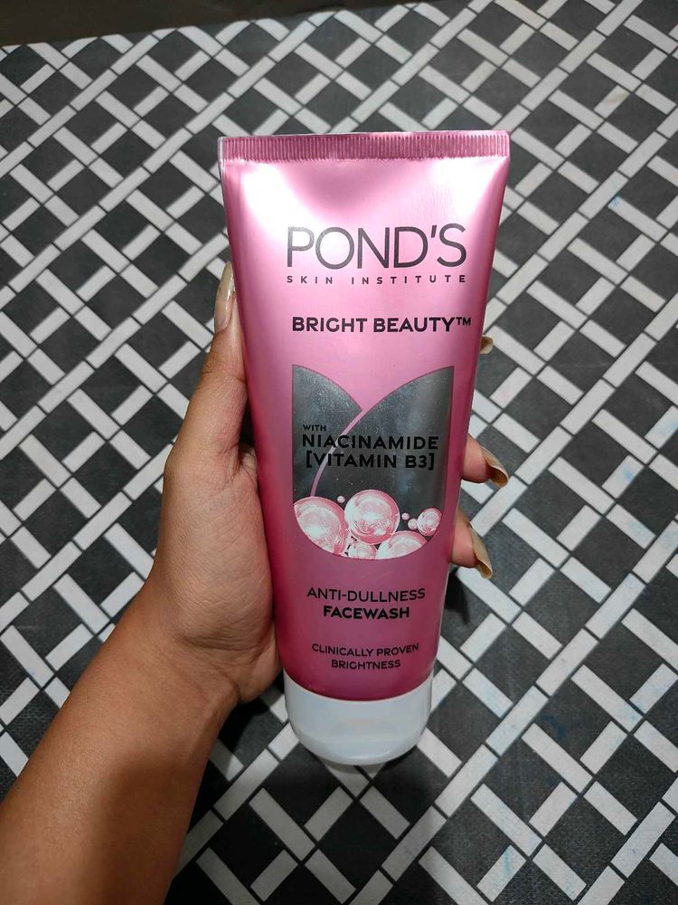 Pond&#39;s Bright Beauty Facewash