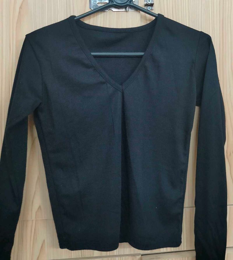Black V-Neck Long Sleeve Shirt