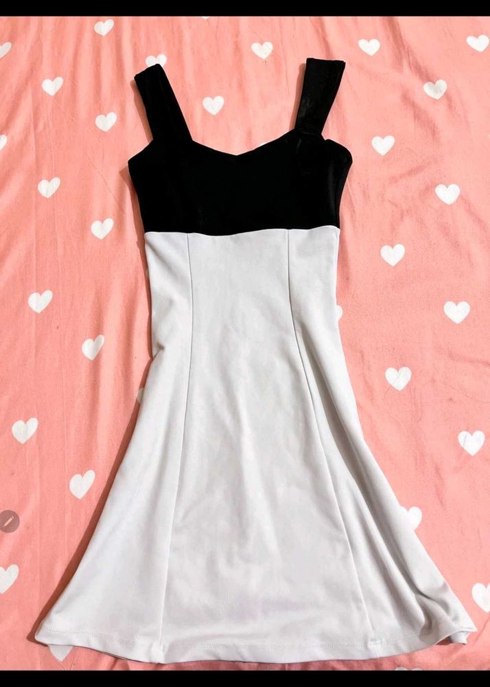 Chic Black &amp; White Skater Dress