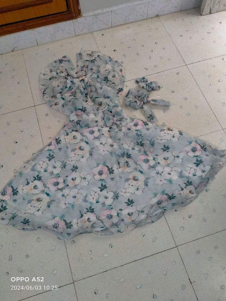 Baby Grirl Frok With Bows..