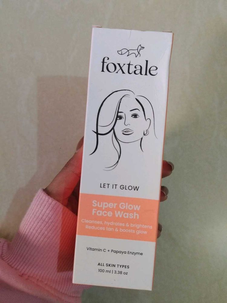 Foxtale Super Glow Face Wash