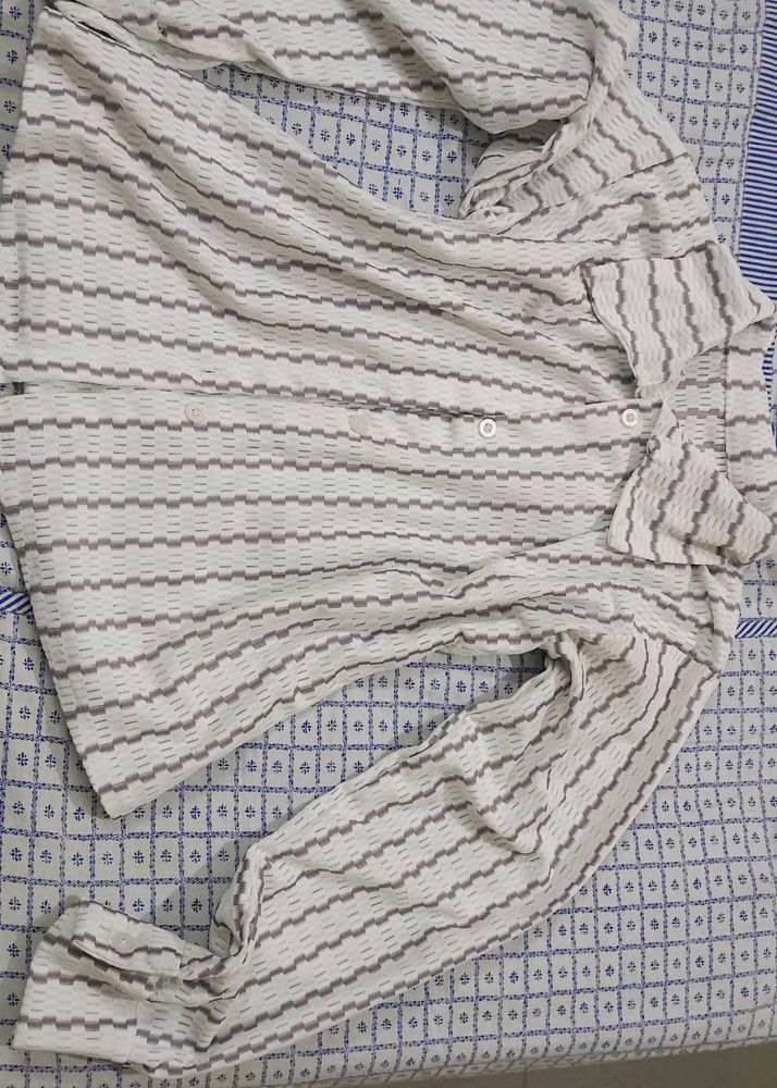 Textured White &amp; Lavender Striped Collared Shirt