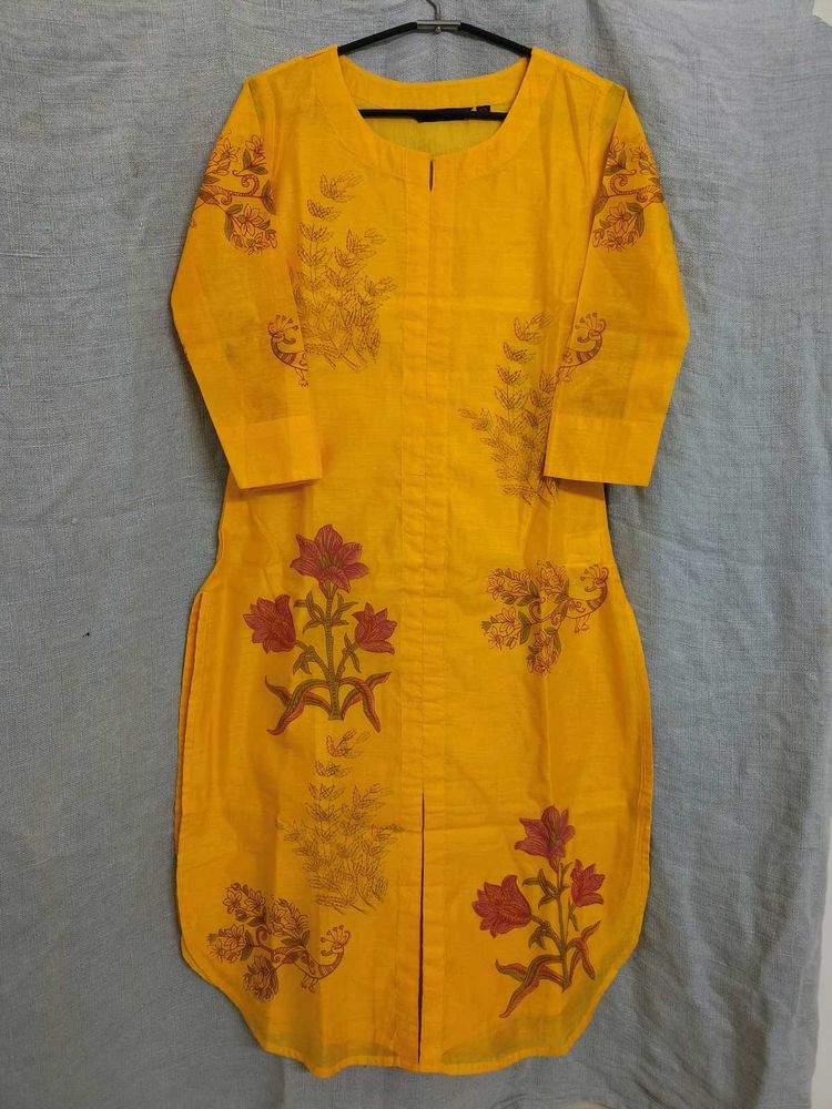 A Pretty Kurta With Floral Print