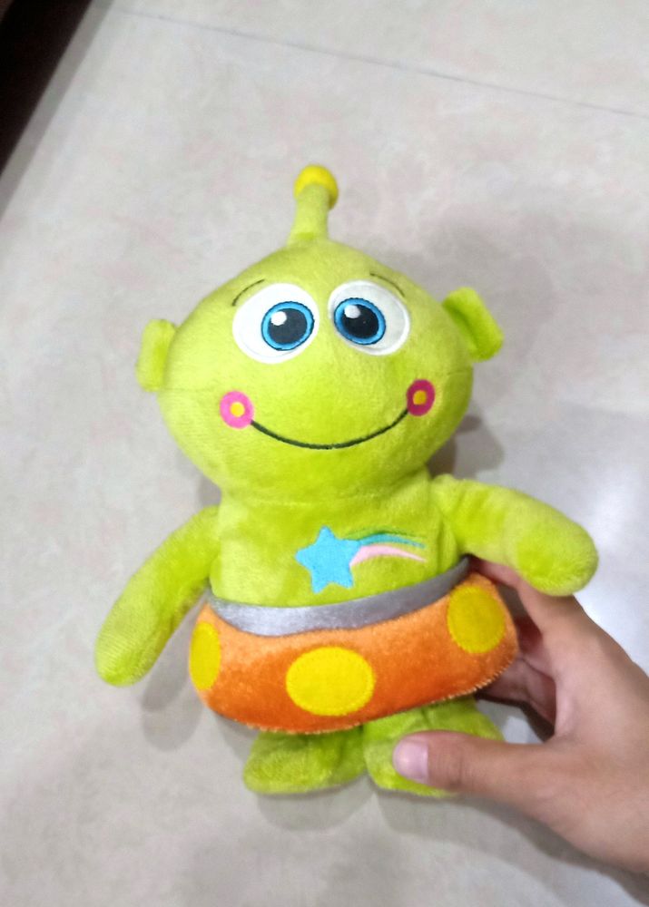Hamleys Movers &amp; Shakers Alan The Alien, Green, 3Y