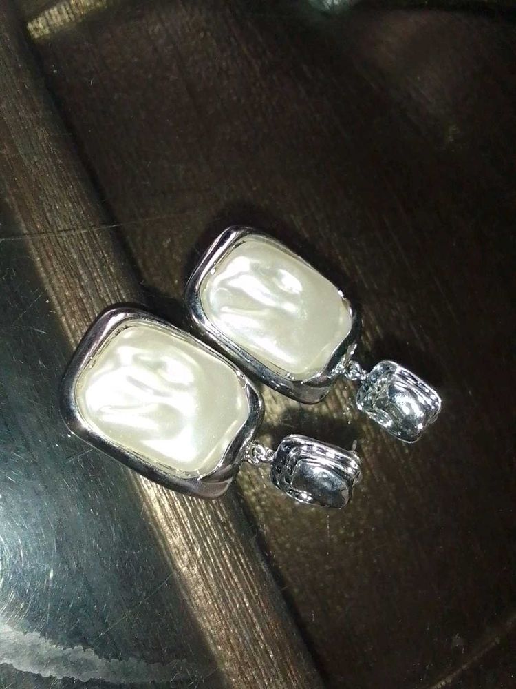 Chandler Pearl Earings