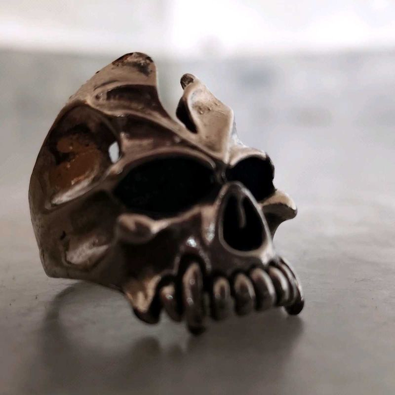 Bold Gothic Skull Ring - Vintage Silver Finish