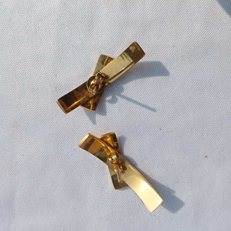 Criss Cross Stud