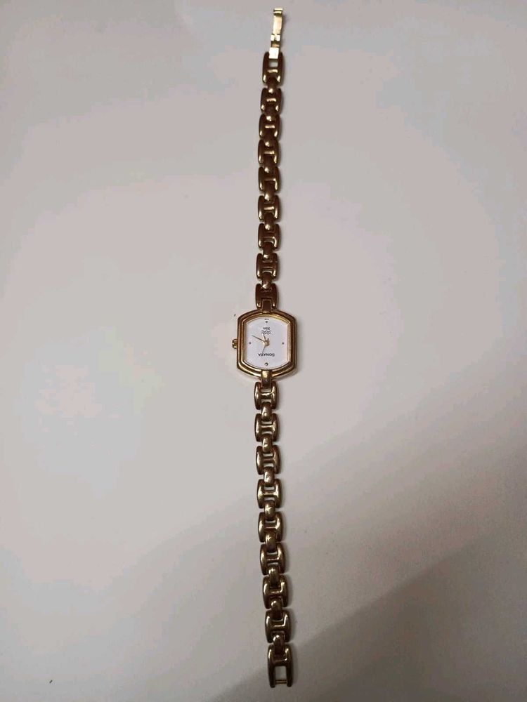 vintage gold women's luxury timeless watch
