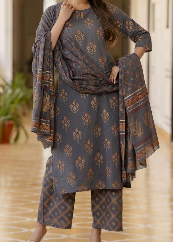 Nayo Suit Set With Dupatta