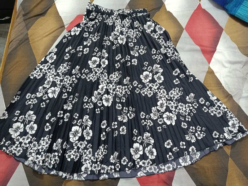 Black And White Floral Pleated Skirt