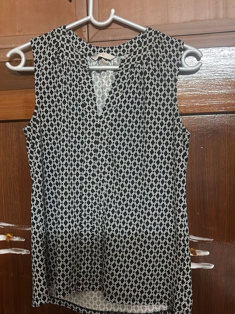 Black &amp; White Sleeveless Top