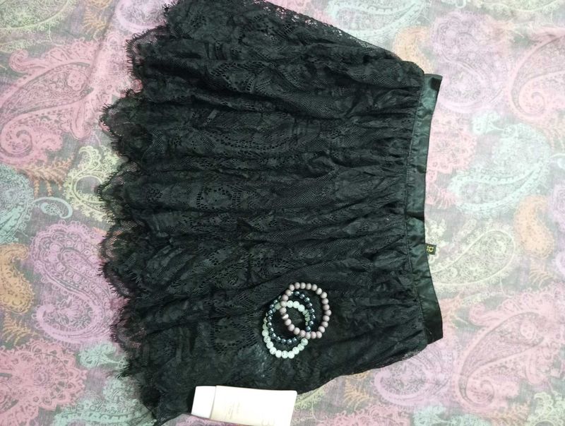 Lace Mini Skirt XS