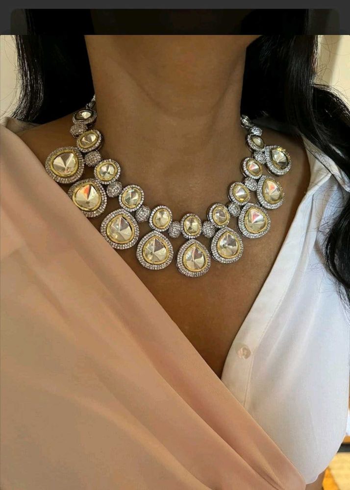Madhuri Ad Neck Set