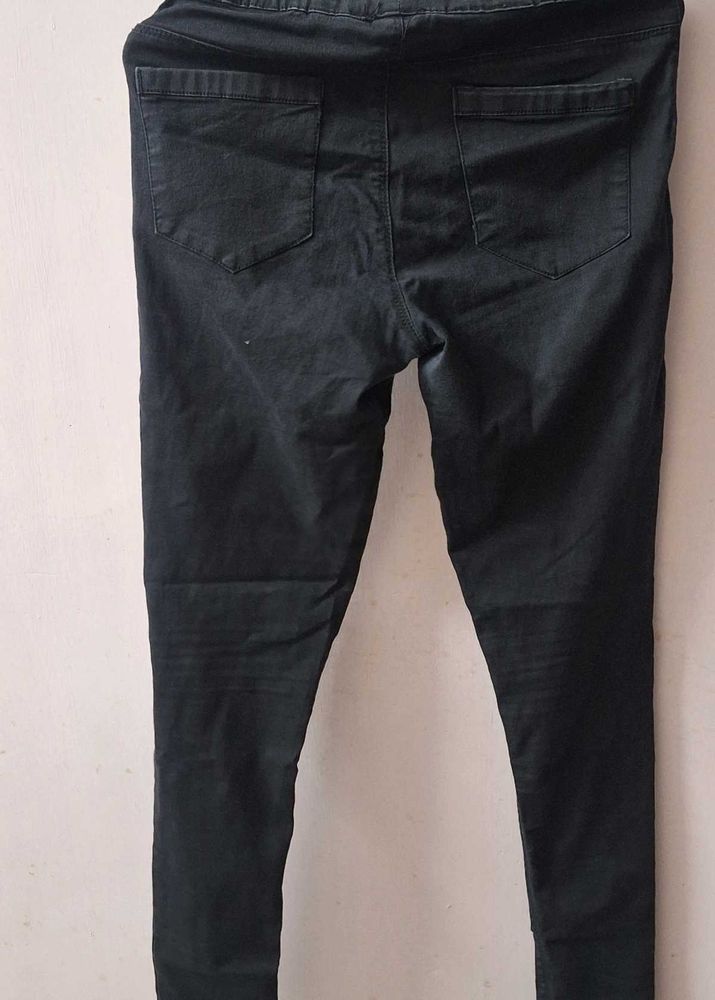 Black Slim-fit Jeggings
