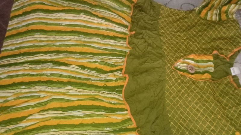 Unique Green &amp; Yellow Print Top