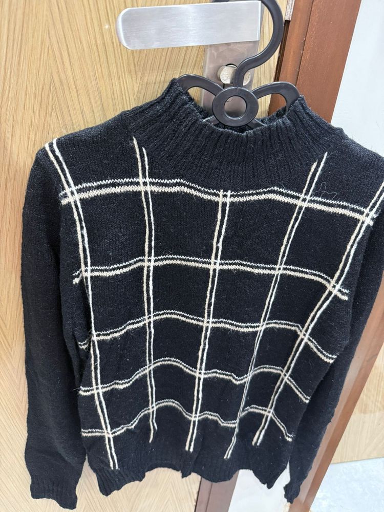 Stylish Plaid Turtleneck Sweater