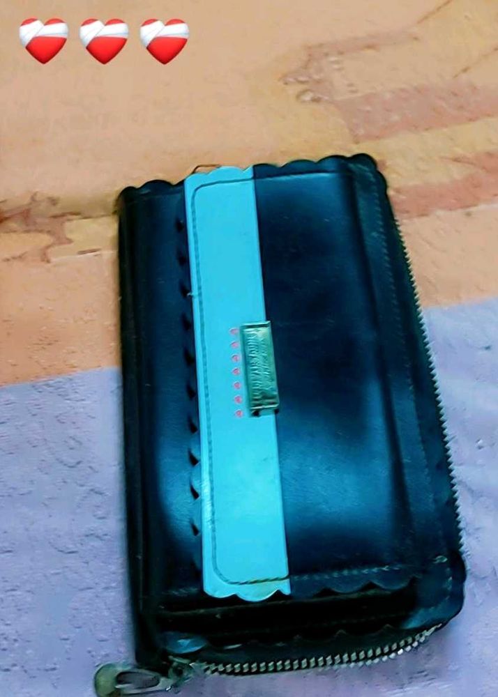 Stylish Bi-Fold Wallet