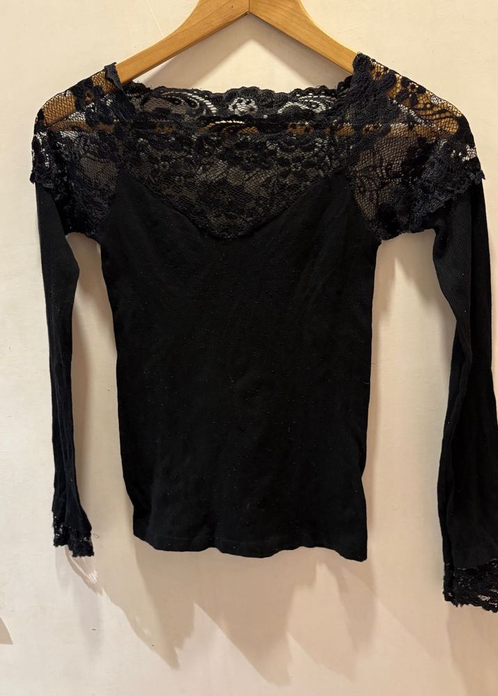 Lace Trim Long Sleeve Top