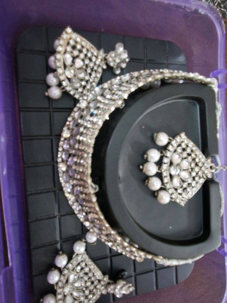 White Neck Set