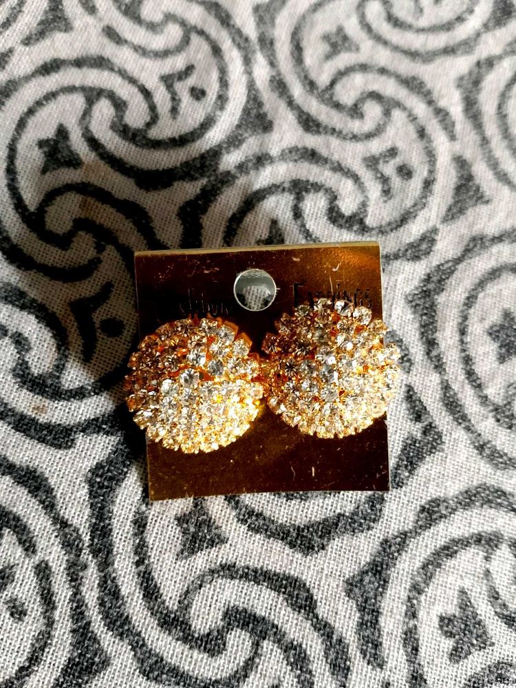 Stud Earrings - Sparkling And Black