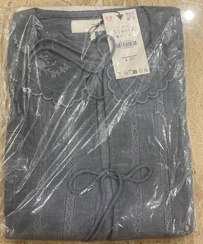 Chambray Emb Crop Top
