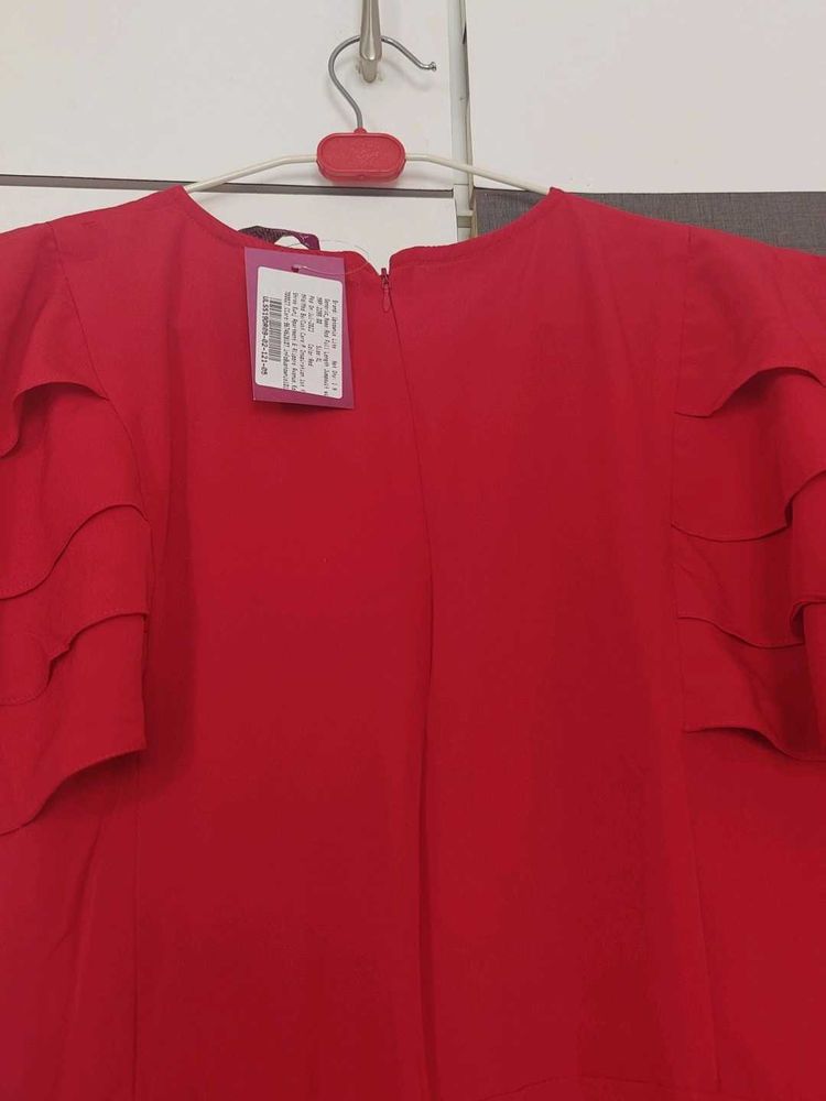 Bold Elegance in Red – Brand New Jumpsuit