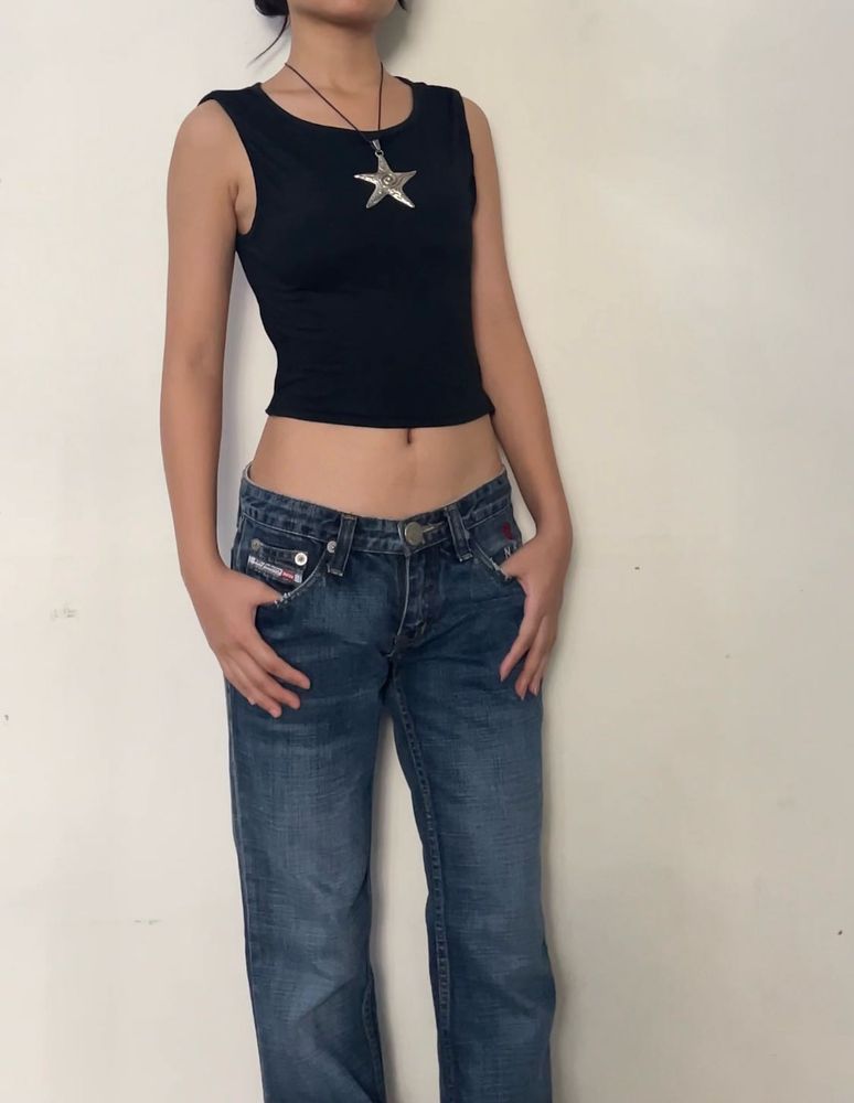 Blackless Top
