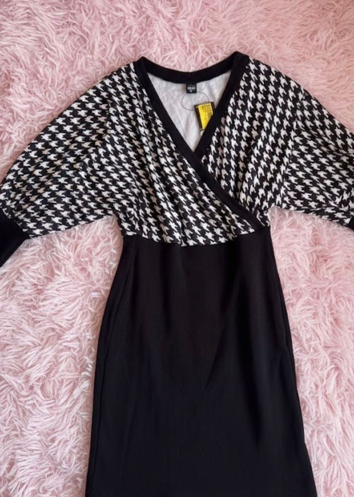 Chic Houndstooth Dress