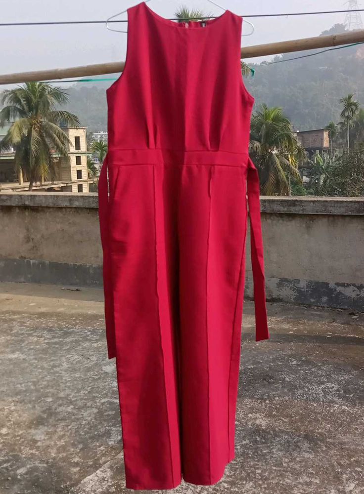 Chic Red Sleeveless Jumpsuit