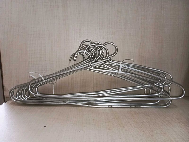 METAL HANGERS