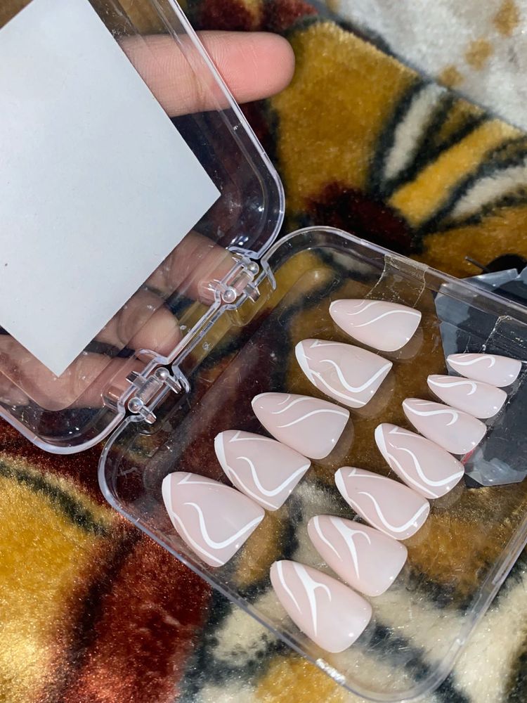 Press On Nails - Nude Swirl Design