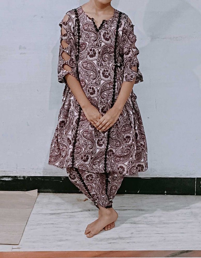 😍Beautiful Side Plated Gown With Tulip Salwar