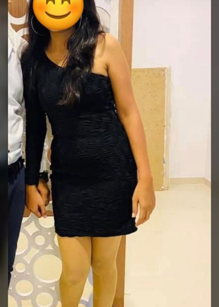 Chic Black One-Shoulder Dress