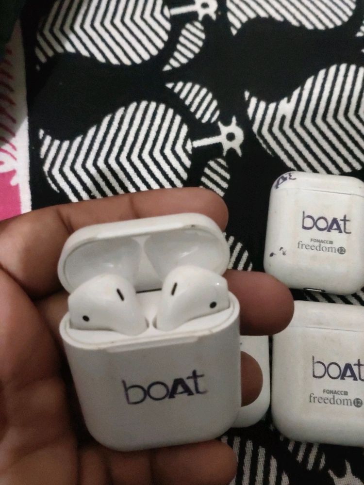 Boat Blue Tooth Ear Buds Set Of 4