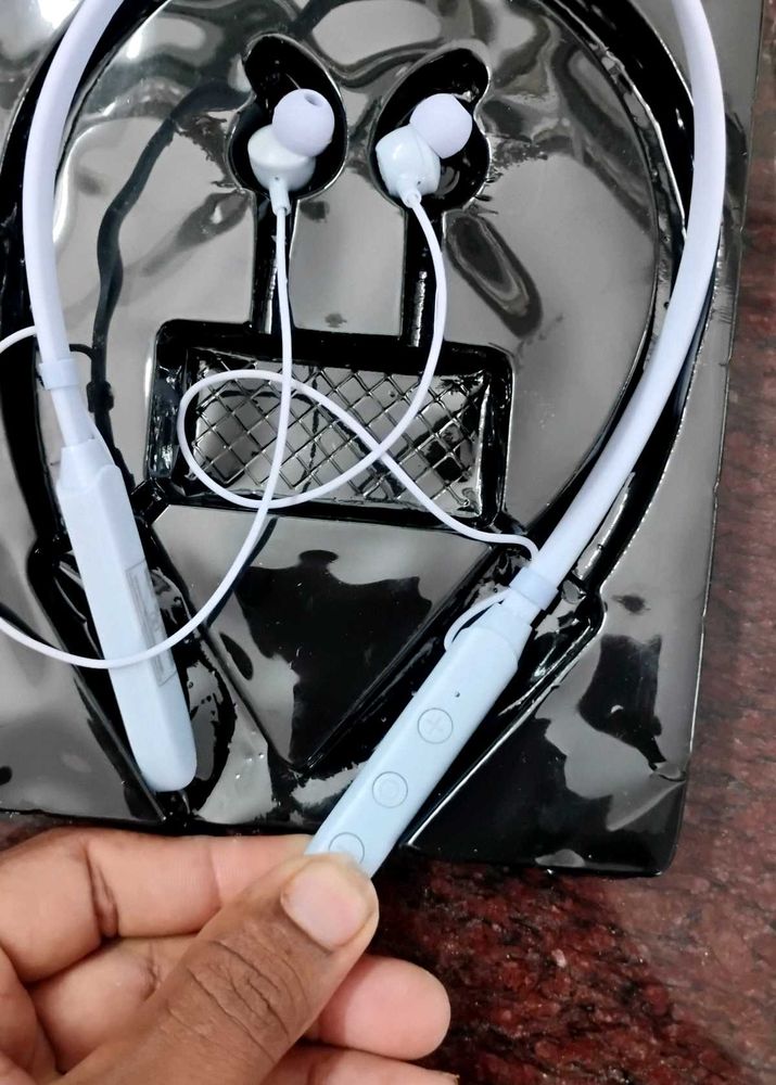 Boat Bluetooth Earphone New Not Used