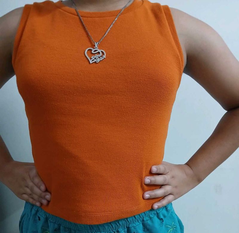 Sleeveless T-shirt