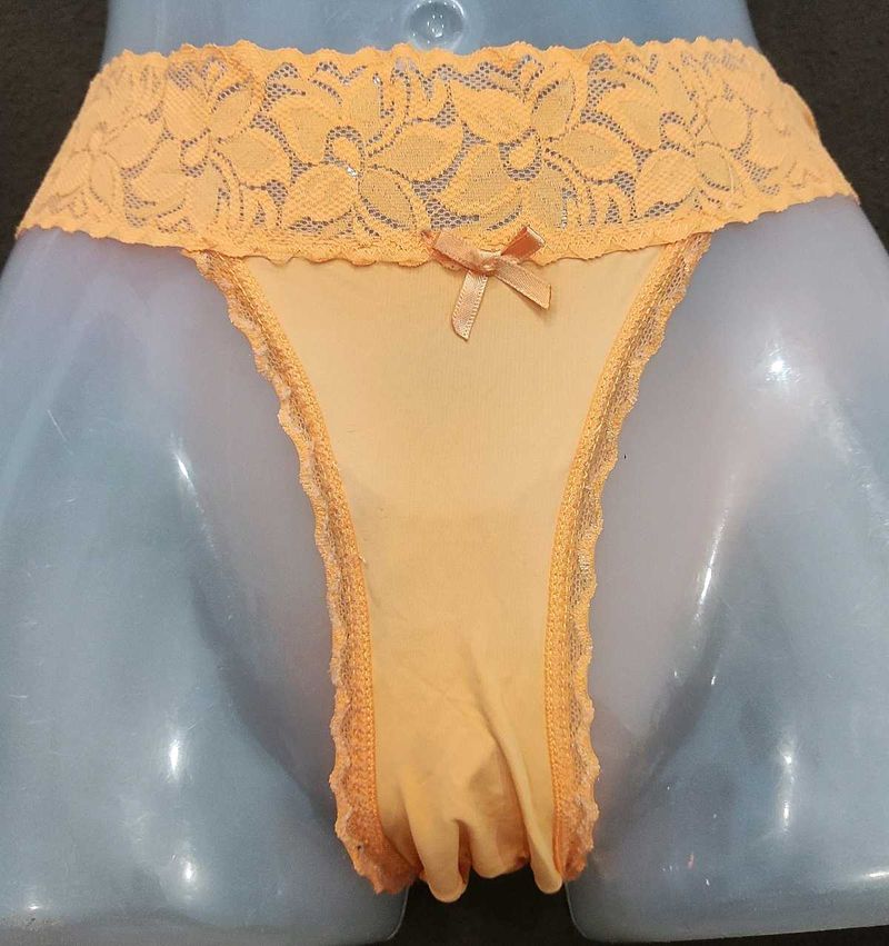 Peach Lace Thong Panty 🖤