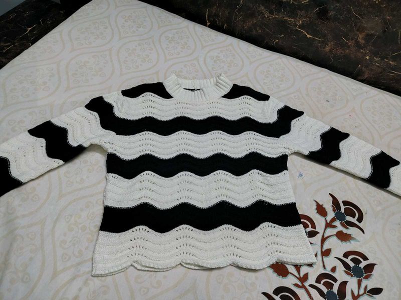 Black and white winter wear Top