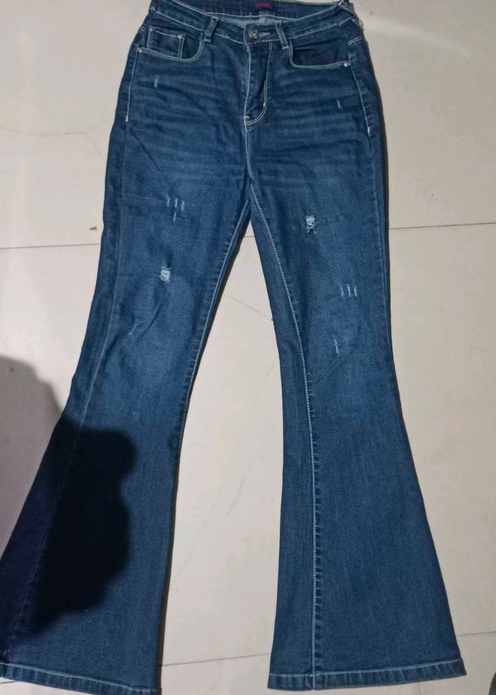 Women&#39;s Distressed Bootcut Jeans – Dark Wash👖