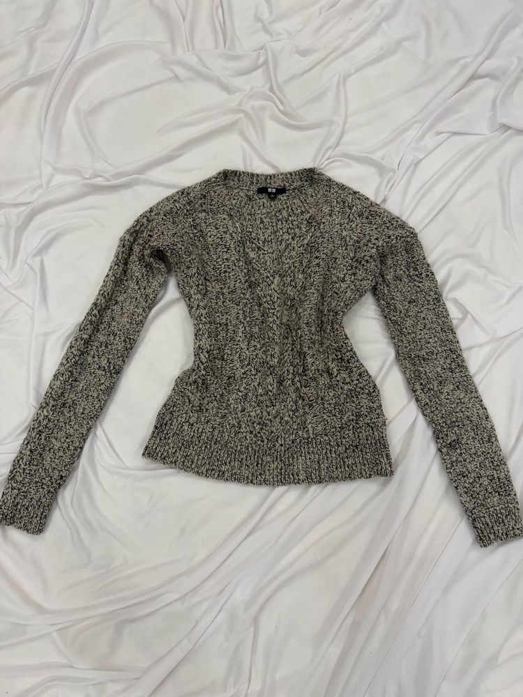 Uniqlo Grey Knit Sweater