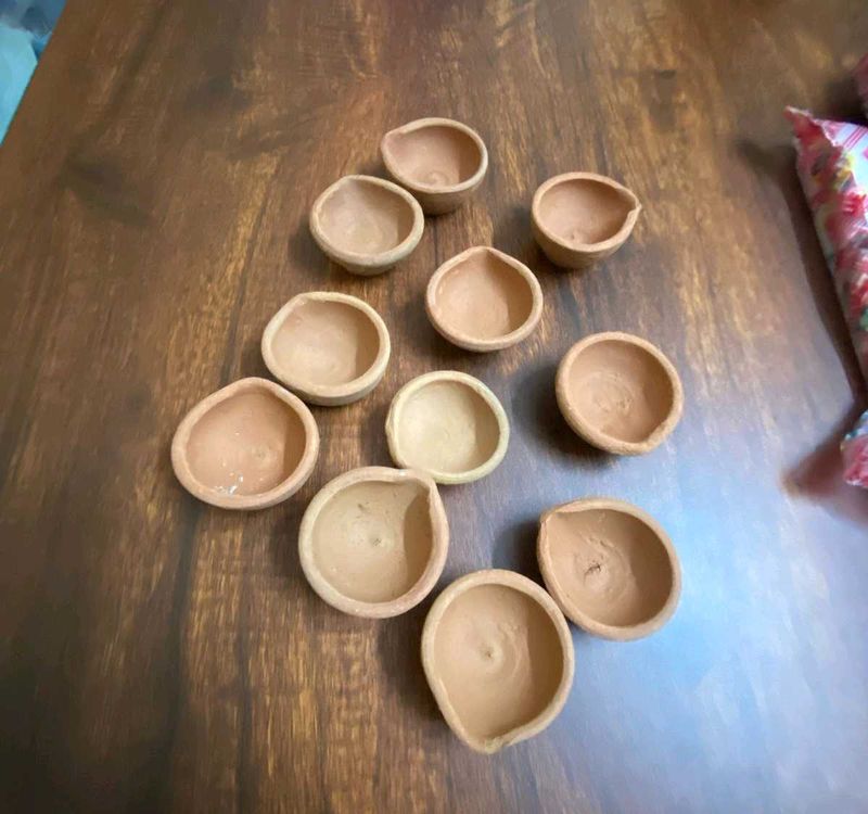Traditional Clay Diyas – Set of 11